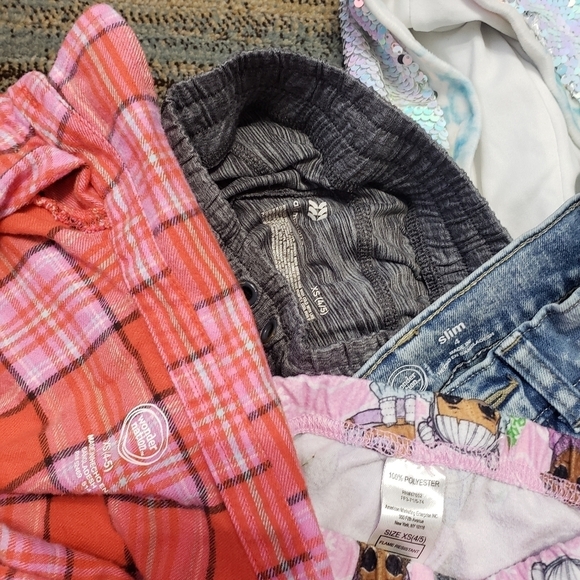 Girls size 4-5 winter clothing bundle of 7 - Picture 6 of 7